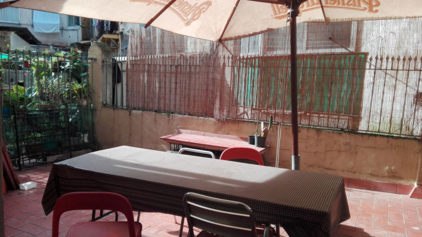 Alquilamos mesa en estudio compartido. 150€. Zona Sant Antoni. Barcelona 3