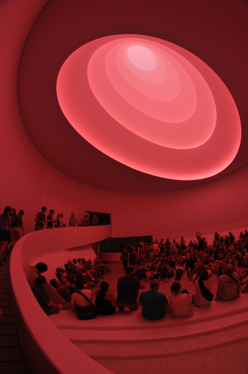 James Turrell: el mago de la luz, los colores y los espacios infinitos 1