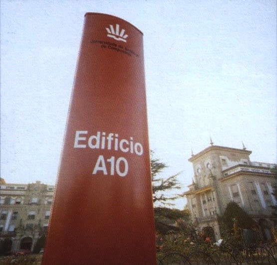 Marca para Universidade Santiago de Compostela. A cuncha de vieira, o libro aberto e a luz (pola ilustración) 1989 4