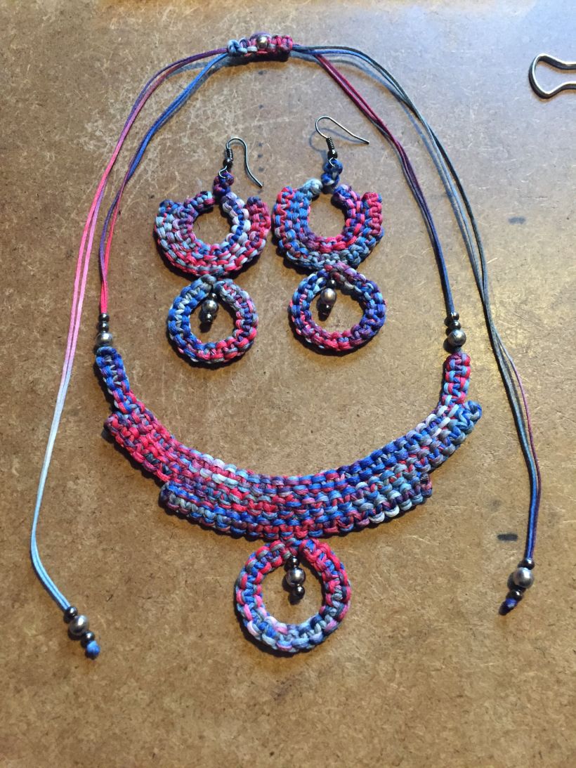 Mi Proyecto del curso: Introducción a la joyería textil artesanal 8