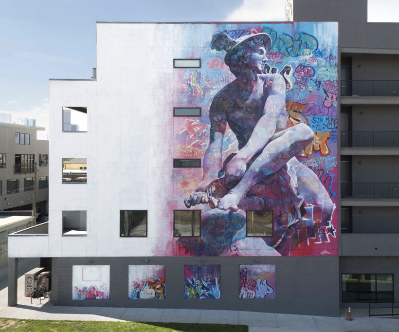 PichiAvo envuelven en grafiti la escultura clásica 14