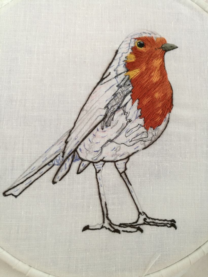 Mi Proyecto del curso: Pintar con hilo: técnicas de ilustración textil, Aquí esta mi petirrojo listo para volar 2