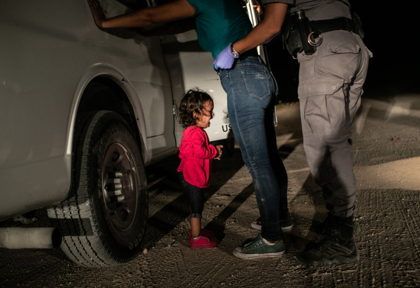 "Crying girl on the border". John Moore, Getty Images. 
