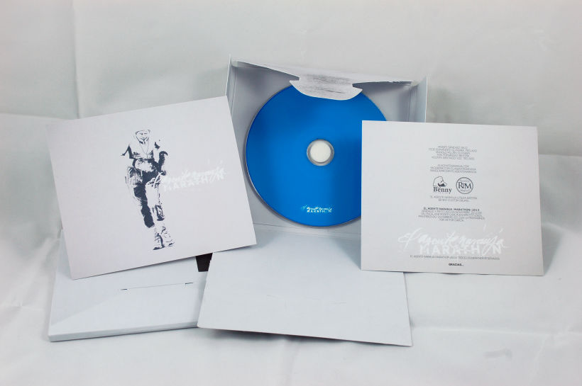 Diseño de packaging del disco marathon donde cada portada es diferente 13