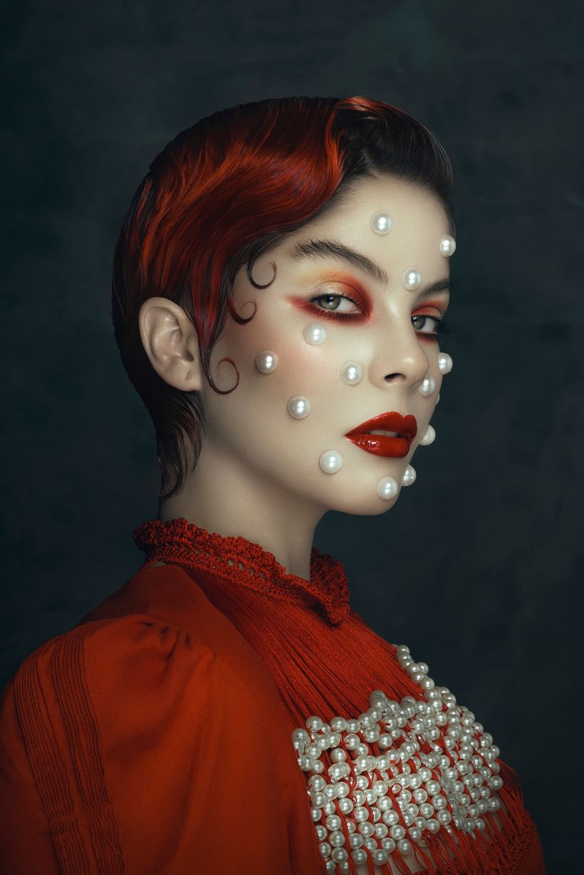 Modelo: Sara Quintero Azara-makeup  Maquillaje y peluquería: El Muñequero El Muñequero  Estilismo: Santiago Ospina  Diseño ve
