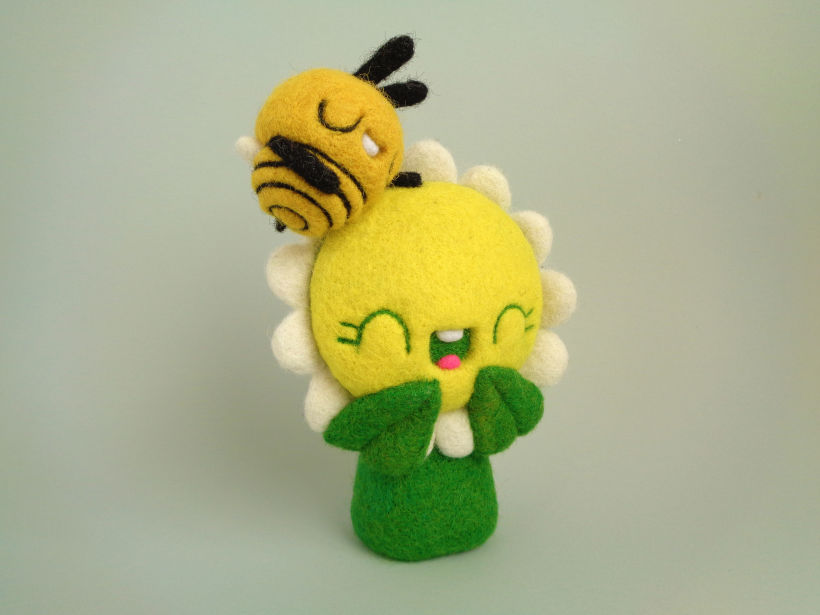 Daisy and Bee are more than just friends! 1