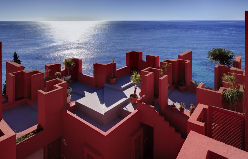 'La Muralla Roja' by Ricardo Bofill, an example of architecture