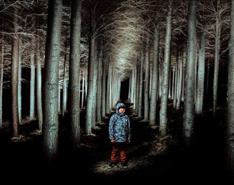 Moreno. Retrato nocturno de 15 minutos de exposición, iluminado con linterna luz neutra árbol por árbol.