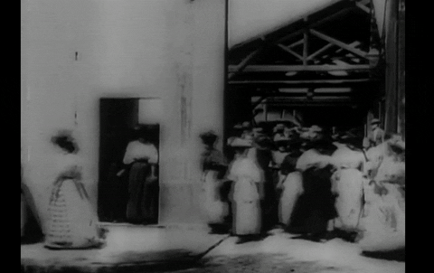 'La Sortie de l'usine Lumière à Lyon', considerada tradicionalmente como la primera película de la historia