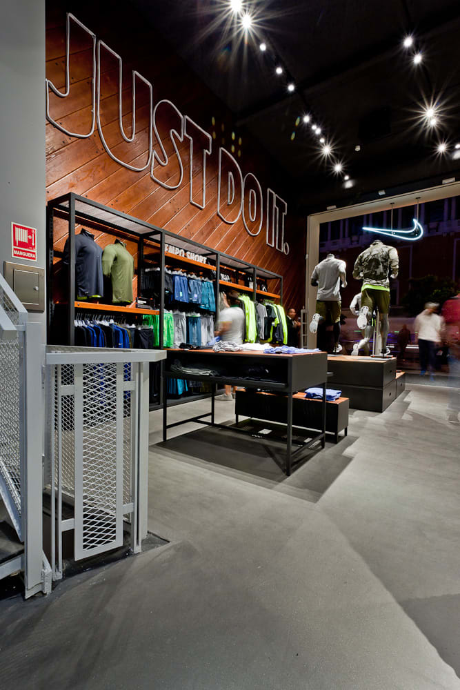Nike Store Gran Via comerciales) |